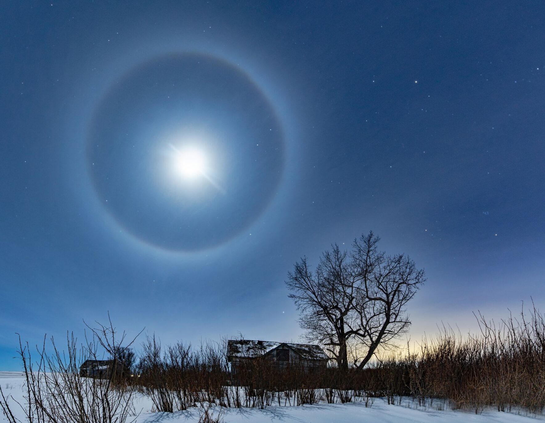 Descubre qué significa el halo alrededor de la luna - Explicación completa